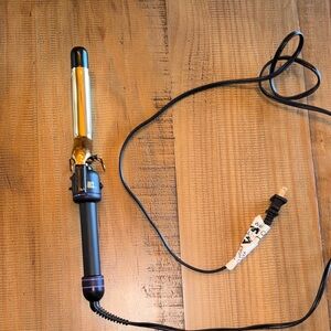 Hot tools 1”  Gold and Black Curling Iron hot!